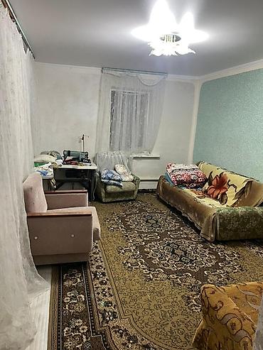 Продажа коттеджей и домов: Дом находится город Балыкчы. Заезжай и живи. Есть септик. Рядом с — 9