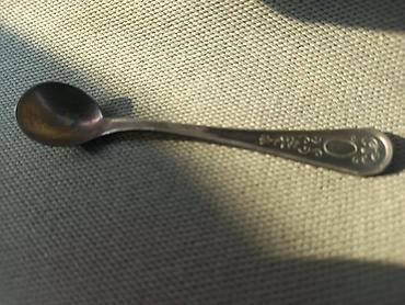 kasike pepco: Malena ukrasna kašičica sa reljefnim ornamentima - Materijal: metal — 1