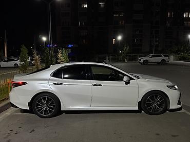 byd e3: Toyota Camry: 2023 г., 2.5 л, Автомат, Бензин, Седан — 3