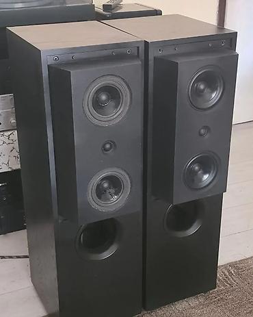 ovca sone: KEF 104/2 (predstavljen 1984. godine) je legendarni, vintage britanski — 1
