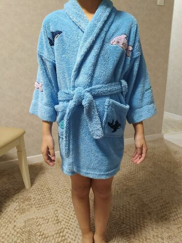 Детский мир: Продаю детский махровый халат. Производство Турция. Цвет - синий