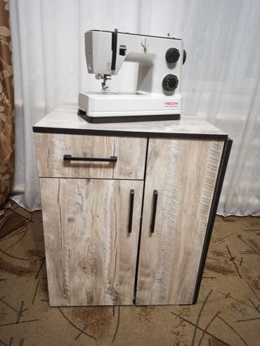 Столы: Продам раскладной стол для швейной машины новый. находится в Токмаке