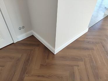 Напольные работы: Рофессиональная укладка кварц-ламината и ламината «ёлочкой» Выполняю — 10