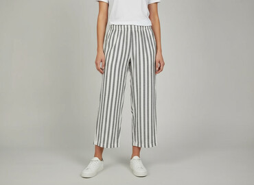 stradivarius spodnie z eko skóry: PULL&BEAR, Material trousers for women, size S