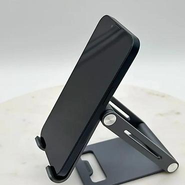 Apple iPhone: Apple iPhone (serija 13/14 – 6.1") u ponoćno plavoj/crnoj boji — 2