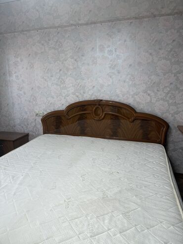 Спальные гарнитуры: Спальный гарнитур, Б/у, Двуспальная кровать, Шкаф, Комод, Италия, цвет - Коричневый — 2