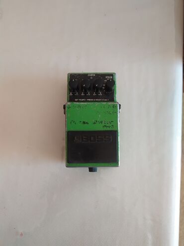 Gitaralar: Məhsul: Boss PH-3 Phase Shifter gitar pedalı Xüsusiyyətlər: - Rəngli
