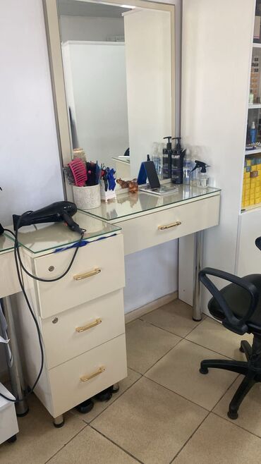 Salon masaları: Ayla91.Salon güzgülü şkaf bir yerde böründeki tumbuçkada daxil bir