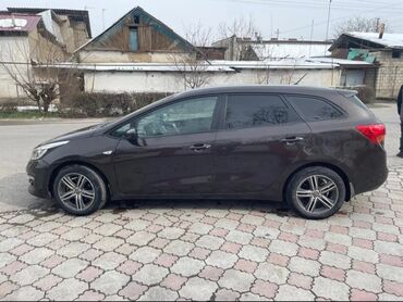 малибу 1: Kia Ceed: 2014 г., 1.6 л, Механика, Бензин