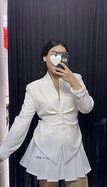 ag xalat: Ağ rəngli iki hissəli dəst – blazer və ətək - Rəng: qar kimi ağ - — 1