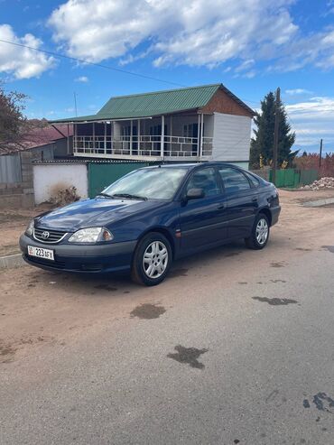 машина алмашуу: Toyota Avensis: 2001 г., 1.8 л, Механика, Бензин, Хетчбек