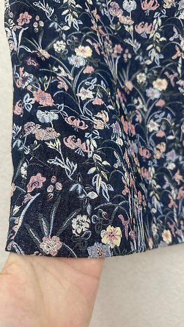 Ətəklər: Qadın ətəyi – qaranlıq mavi fonlu, çiçək naxışlı jacquard parça M — 2