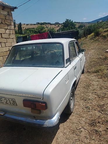 азербайджан авто: VAZ 2101 klassik sedan avtomobil. Ağ rəngdə kuzova malikdir — 3