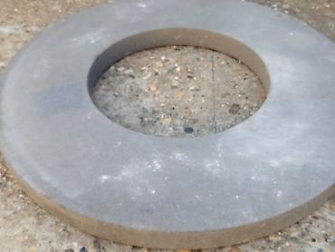 pig mašina za lim: Tocilo 600x40mm, rupa 300mm, Tyrolit Dimenzije: spoljasnji precnik — 1