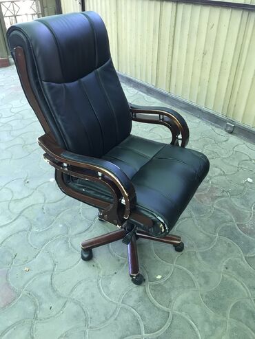кресло для комп: Комплект офисной мебели, Кресло, цвет - Черный, Б/у