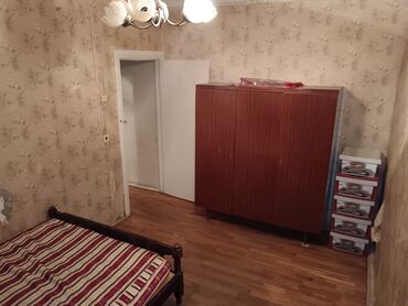 Köhnə tikili: Ev Gülüstanda 12 nömrəli məktəbin yaxınlığındadir, 5 mərtəbəli — 4