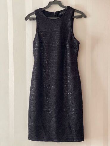 proektory svyshe 3000 lyumen s zumom: Коктейльное платье GUESS, американский размер S, цвет чёрный, цена