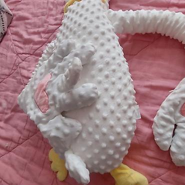 solon maları: Qucaqlanan ördək formasında yumşaq oyuncaqlı yastıq - Material — 3