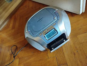 Zvučnici i stereo sistemi: Hitachi radiokasetofon Nema antenu inace radi, malo ga zeza dugme za — 1