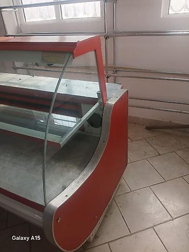 islenmis et: Soyuduculu vitrin tezgah - Ön şüşəsi qabarıq formadadır, məhsulu — 3
