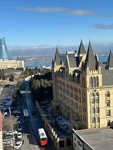 azinko: 3 otaqlı, Yeni tikili, m. Elmlər Akademiyası, 85 kv. m — 1