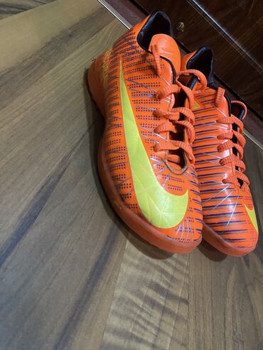 Çadırlar: Butslar Nike, Ölçü: 35, İşlənmiş