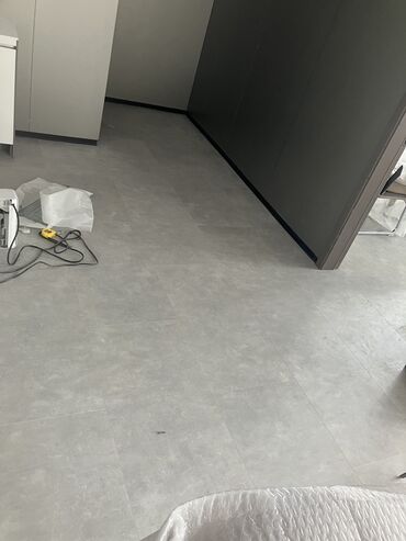 Напольные работы: Выравнивание пола, Монтаж напольных плинтусов, Укладка пола | Паркетная доска, Кварц-винил, Ламинат Больше 6 лет опыта — 8