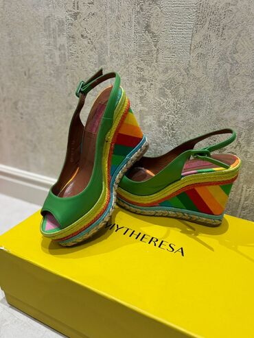 Makasin və loferlər: Rəngarəng platformalı sandal/espadril - Üst hissə: yaşıl rəngli, açıq
