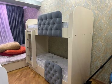 Uşaq və gənc otağı üçün dəstlər: Oğlan və qız üçün, İşlənmiş, Çarpayı, Matras ilə, Siyirməsiz, Taxta