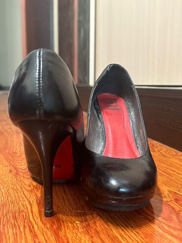 обувь женская 40: Туфли 36, цвет - Черный