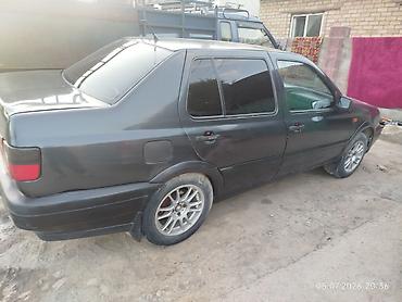 Volkswagen: Volkswagen Vento: 1992 г., 2 л, Механика, Бензин, Седан — 4