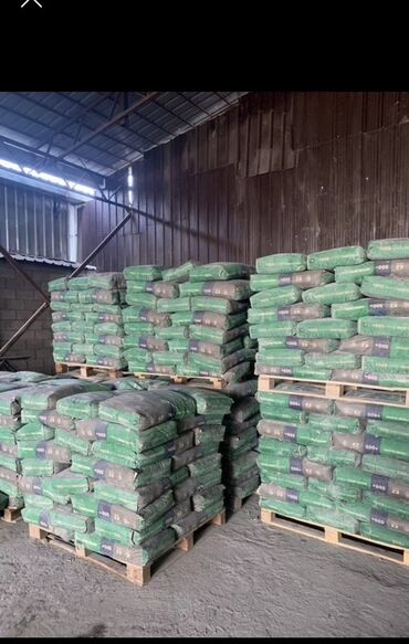 сухие дрова: Цемент в мешках на поддонах - Маркировка на мешках: UCG EXTRA 550+