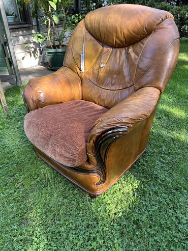 kožna fotelja: Color - Brown, Used