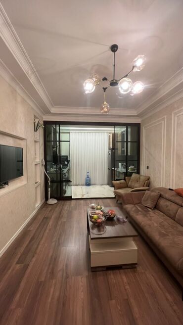 bakida 2 otaqli kiraye evler: Сдается 3-х комнатная квартира в центре Баку в 16 этажном доме, в