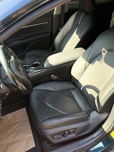corolla 2018: Toyota Camry: 2021 г., 2.5 л, Бензин, Седан — 6