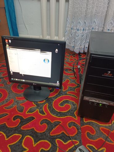 холодилник продаю: Компьютер, ОЗУ 2 ГБ, Для несложных задач, Б/у, Intel Celeron, HDD + SSD