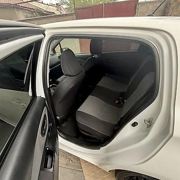 тайота айрис: Toyota Yaris: 2015 г., 1.5 л, Автомат, Бензин, Хэтчбэк — 5