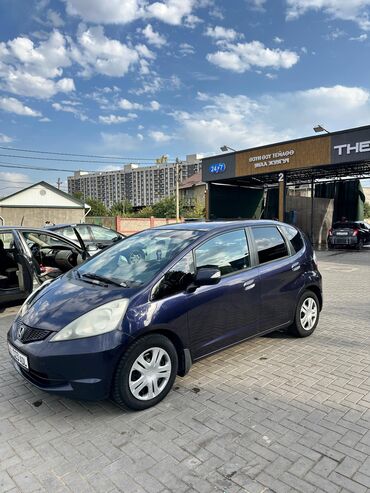 срочно прадаю мазда 323эфка: Honda Jazz: 2009 г., 1.3 л, Робот, Бензин, Седан