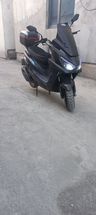 Скутеры: Макси-скутер 150 куб. см, Бензин, Б/у — 1