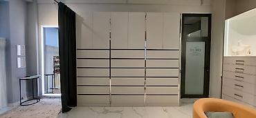 wardrobe: Встроенные модульные шкафы и витрины для гардеробной/шоурума. - — 1