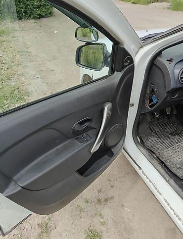 logan: Renault Logan: 2014 г., 1.6 л, Механика, Бензин, Седан — 9