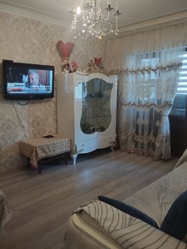 kirayə evlər elimlər: Bu kirayə verilən mənzil qismən mebellidir və rahat yaşayış üçün