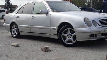 Mercedes-Benz: Mercedes-Benz E-Class: 2 l | 2000 il Sedan — 6