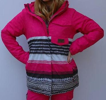 north face kacket: Ženska zimska jakna u roze boji sa upečatljivim prugastim dezenom u — 7