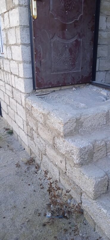 Həyət evləri və villaların satışı: Maştağa qəs. 3 otaqlı, 1 kv. m, Təmirsiz — 6