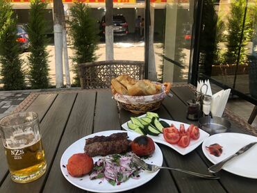 Restoran, kafelər: 28 may metrosuna yaxin 80 kv sahəsi olan kafe 3500azn icarəyə — 1