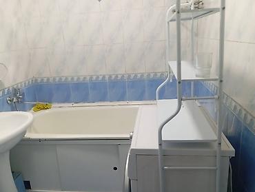 мкр улан2: Светлая комната с выходом на застеклённый балкон. Просторное помещение — 9