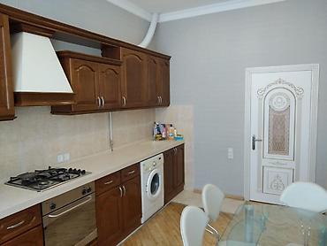 Mənzillər: Yasamal rayonu, “Nizami” metrosu yaxınlığında, “Caspian Plaza” ya — 10