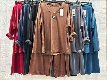 šanel kostimi: 10. Plišana trenerka za punije
2XL 3XL 4XL 
Cena : 3.100 dinara H — 4