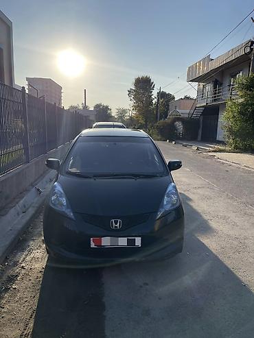 Honda: Honda Fit: 2009 г., 1.5 л, Робот, Бензин, Хэтчбэк — 2